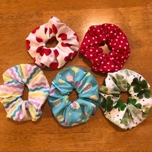 ☘️Set of 5 Spring Holiday Scrunchies(Handmade)🐣❣️